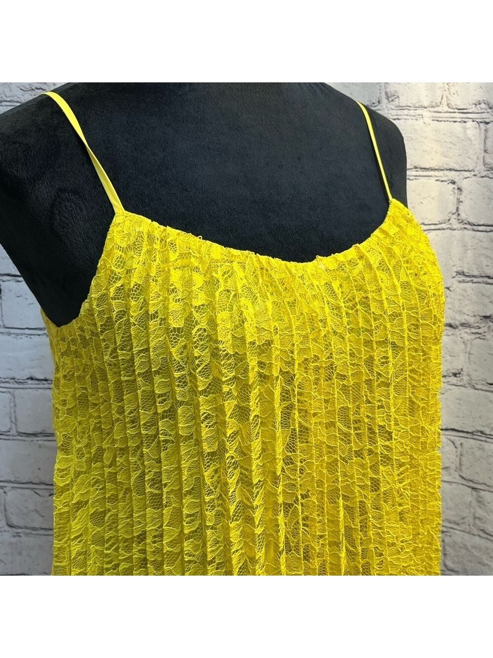 Ann Taylor Yellow Lace Overlay Pleated Front Spaghetti Strap Lined Top sz XS NWT - Picture 5 of 11